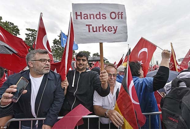 Dalje ruke od Turske